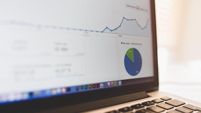 Análisis de posicionamiento SEO en una pantalla de ordenador