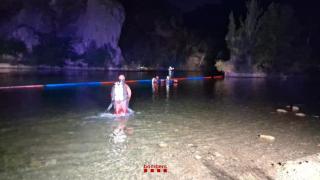 Los bomberos buscan a los desaparecidos en el Segre
