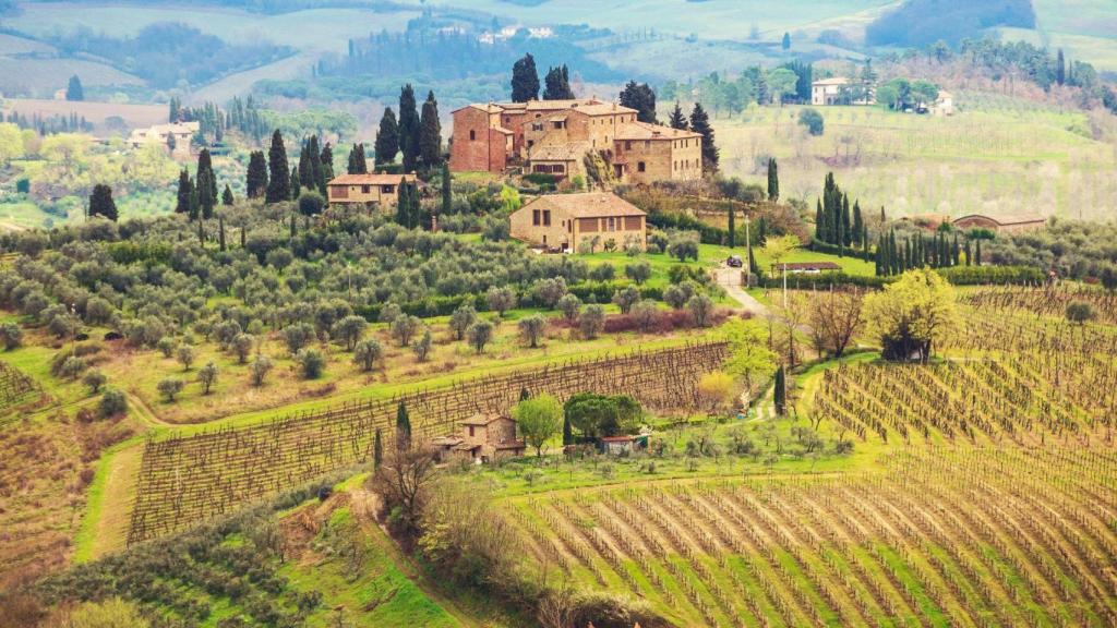 Parece la Toscana, pero está en Cataluña, el precioso rincón de Girona que muchos desconocen: Pueblos llenos de encanto medieval