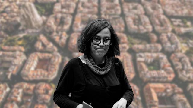 Eulàlia Reguant, la exportavoz de la CUP, con el Eixample de fondo