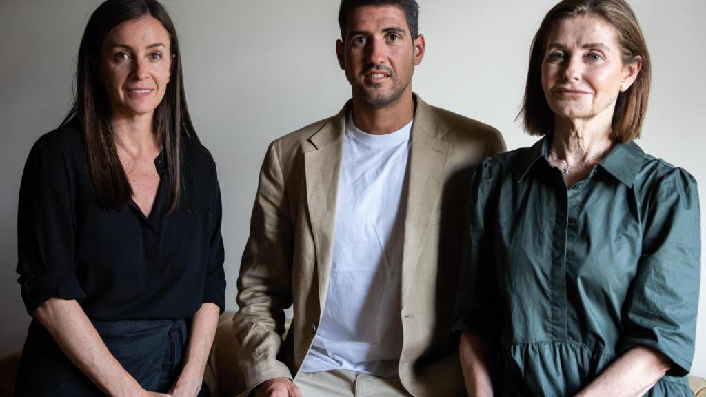 La directora de la Fundación, Sara Herrero, junto a Isabel Estany y Jorge Bordas