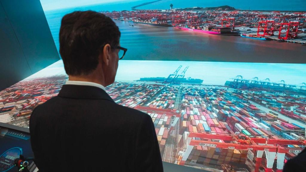 Visita de Salvador Illa a las oficinas del Puerto de Shanghái