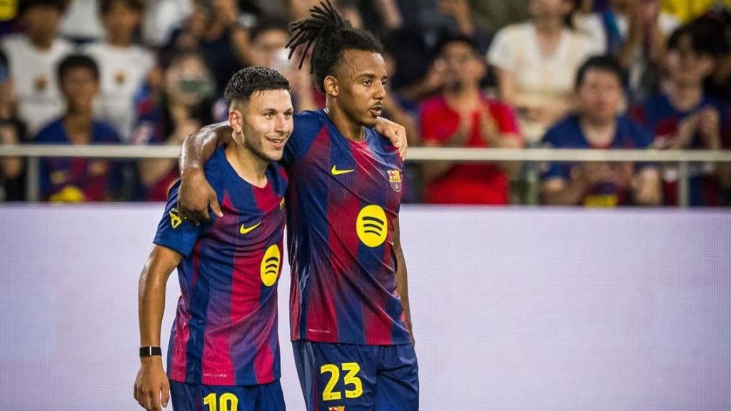 Roony Bardghji y Jules Koundé en un partido contra el Vissel Kobe