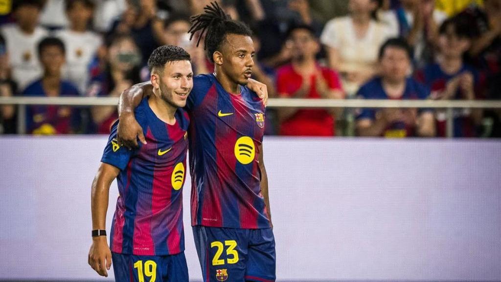 Roony Bardghji y Jules Koundé en un partido contra el Vissel Kobe