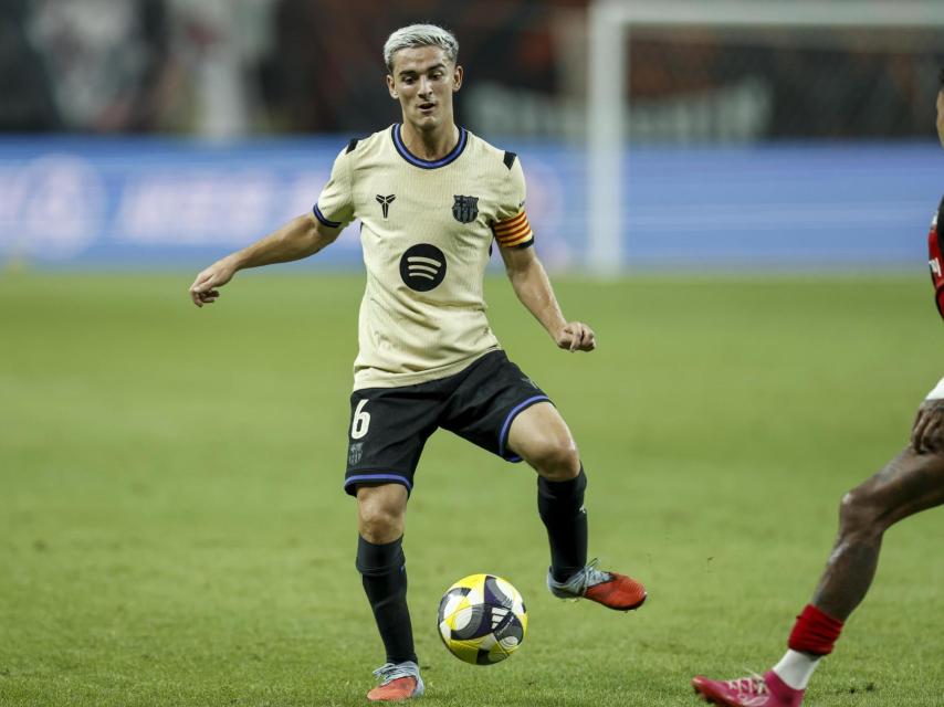 Gavi, con el brazalete de capitán en el FC Seoul-Barça de pretemporada