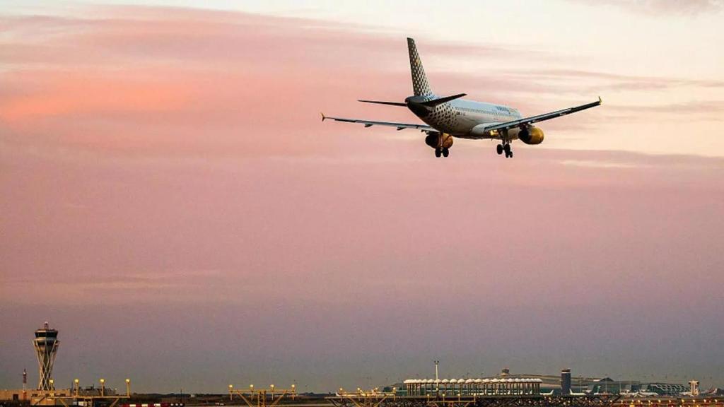Avión de Vueling despegando en El Prat