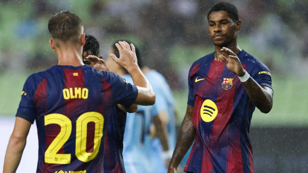 Dani Olmo felicita a Rashford tras marcar su primer gol con el Barça