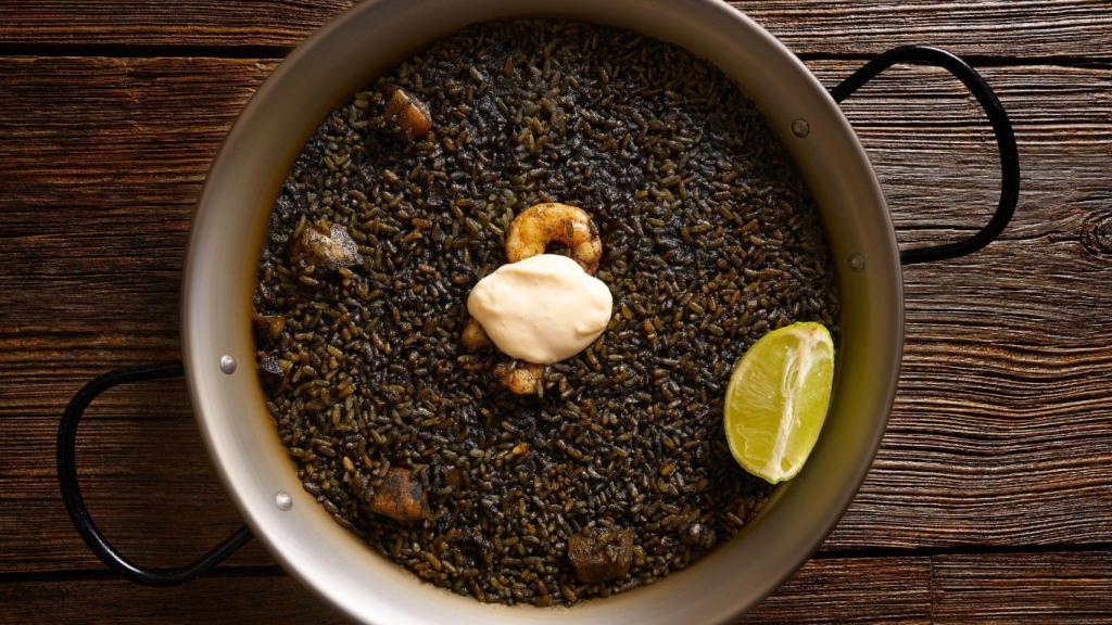Es el mejor arroz negro de Barcelona y cuesta menos de 25 euros