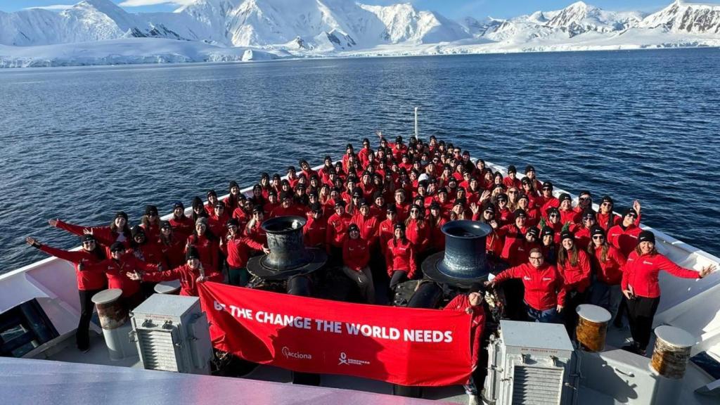 Imagen de gurpo de la pasada expedición a la Antártida impulsada por Homeward Bound en la que participó la bióloga catalana