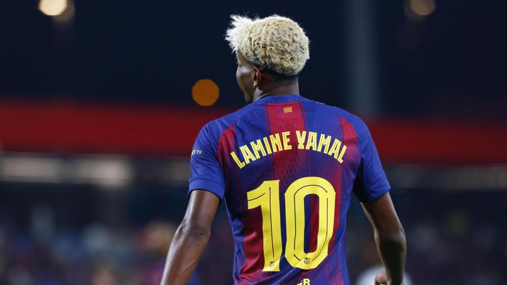 Lamine Yamal durante el Barça-Como