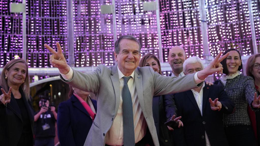 El alcalde de Vigo, Abel Caballero, durante el encendido de las luces de Navidad en Porta do Sol, a 16 de noviembre de 2024