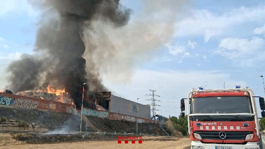 Incendio en un polígono industrial de Lleida