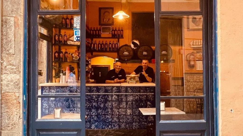 El bar de Cataluña que conquista a Ferran Adrià con su pescadito frito, La Plata