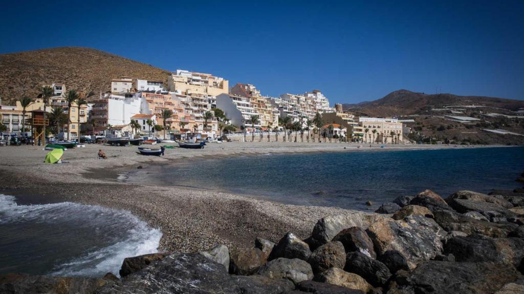 Parece Cataluña pero está en Andalucía: la curiosa historia detrás del nombre catalán de este pueblo de la costa de Granada