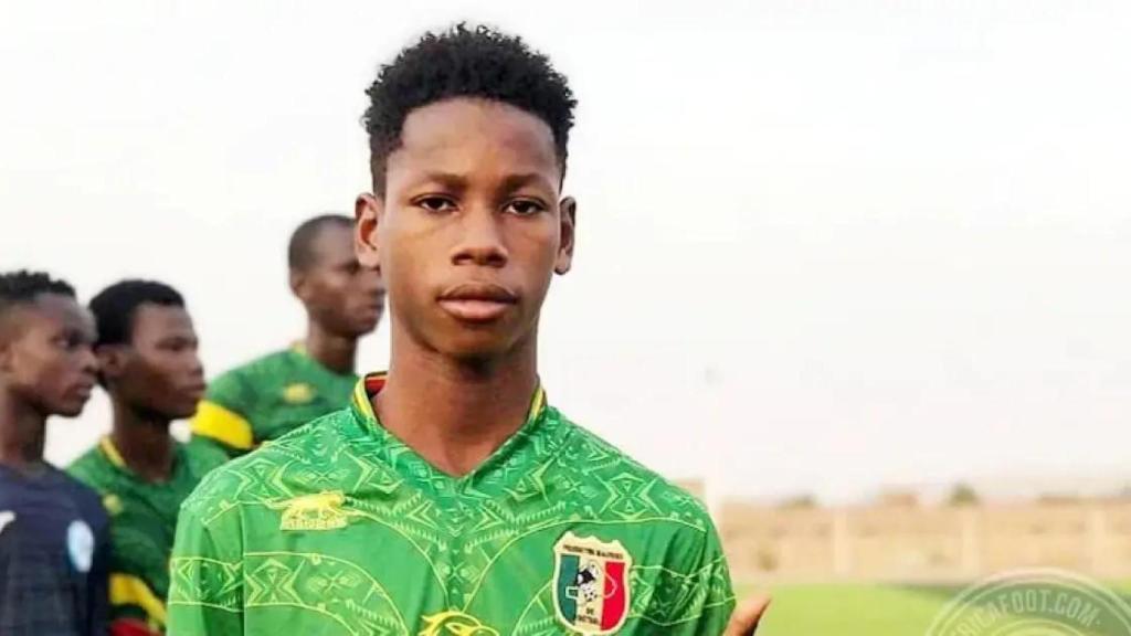 Aboubacar Maiga con la camiseta de la selección de Mali