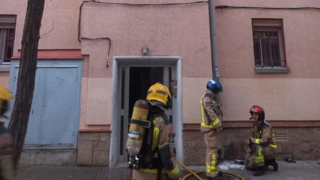 Los bomberos de la Generalitat actúan en el domicilio de Terrassa