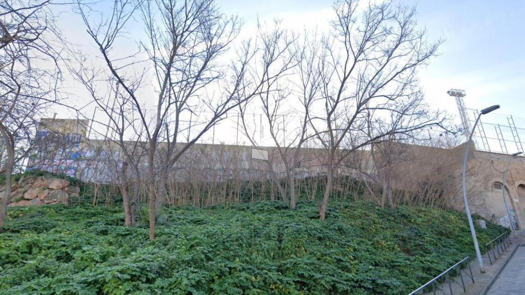 Exterior del campo de fútbol de La Satalia