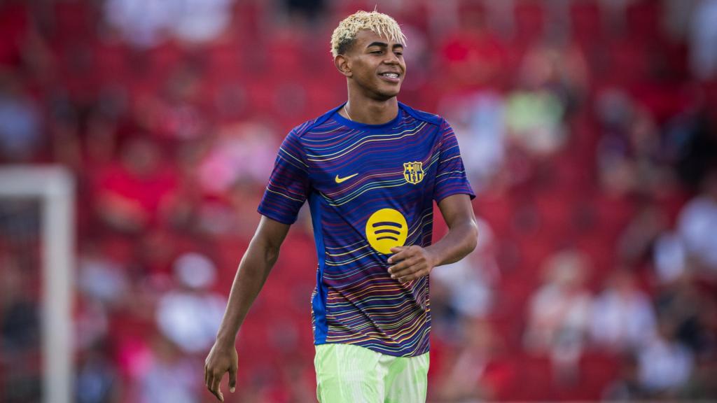 Lamine Yamal sonríe antes del Mallorca-Barça