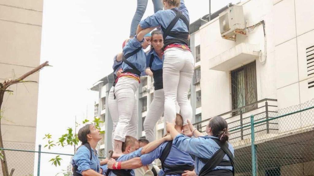 La 'colla castellera' catalana Marrecs de Salt ha sido la invitada de honor en el festival Dahi Handi,
