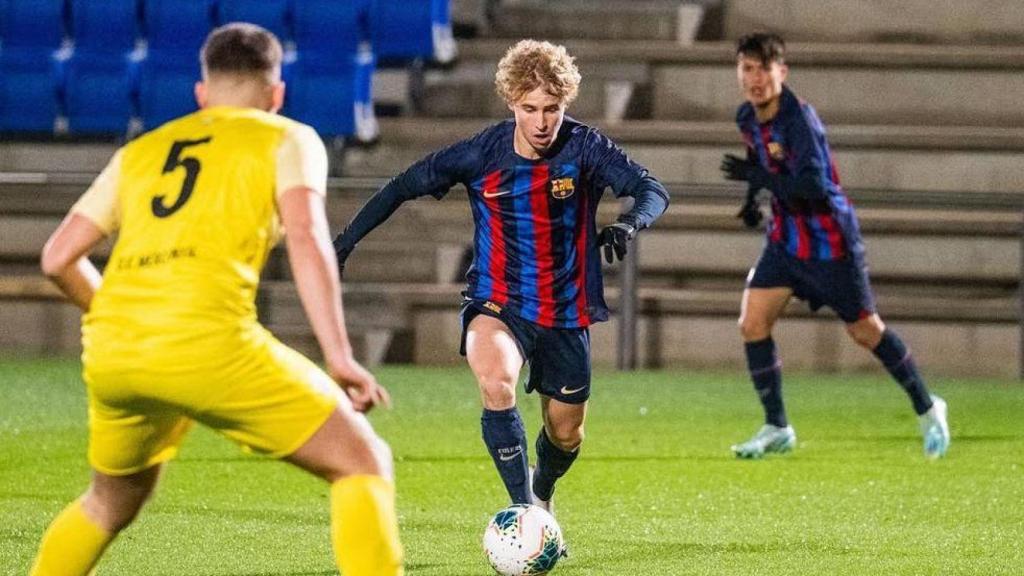 Adrian Gill en un partido con el Barça en 2022