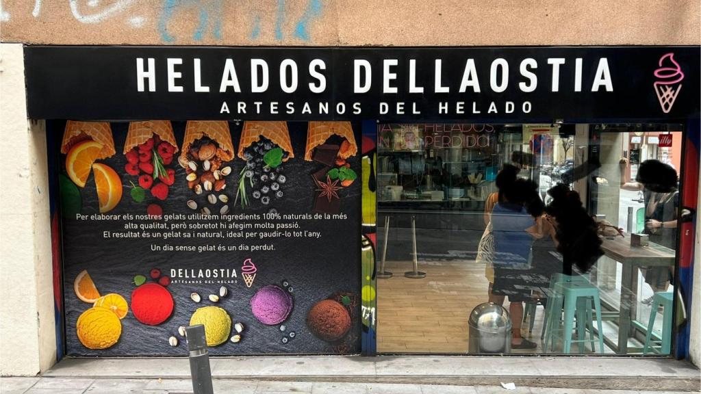 Helados Dellaostia, el comercio acosado por atender solo en castellano