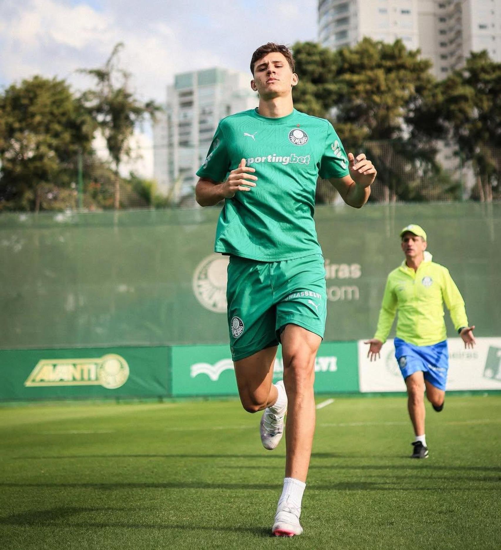 Luiz Benedetti en un entrenamiento con el Palmeiras