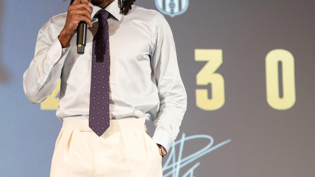 Jules Koundé, en el acto de su renovación con el Barça