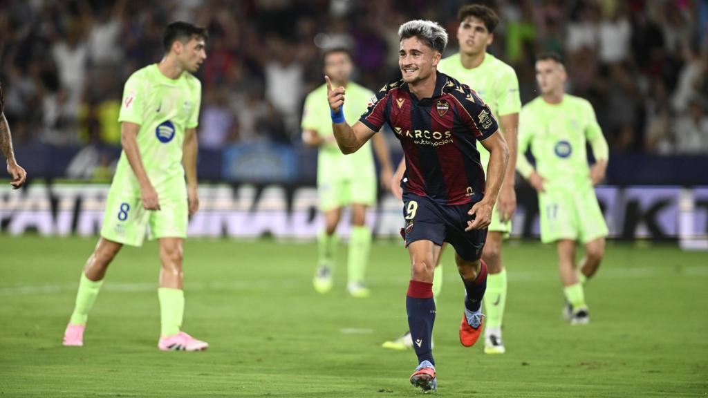 Iván Romero celebra su gol contra el Barça