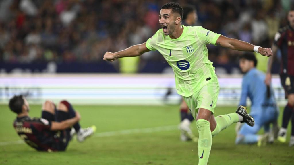 Ferran Torres celebra el gol de la victoria del Barça contra el Levante