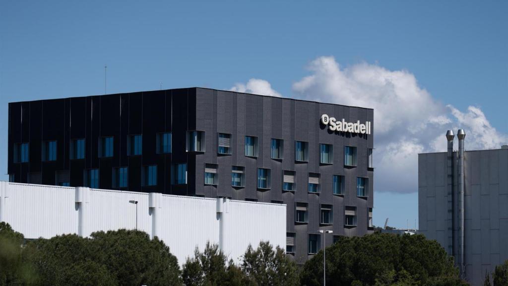 Exterior de la sede de Banco Sabadell