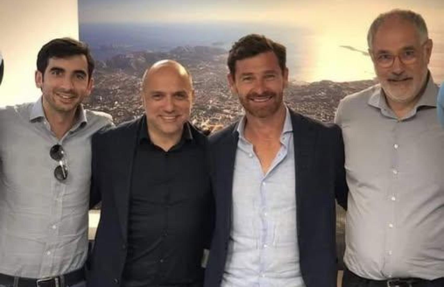 Raul Pais da Costa (izquierda) agente de AS1