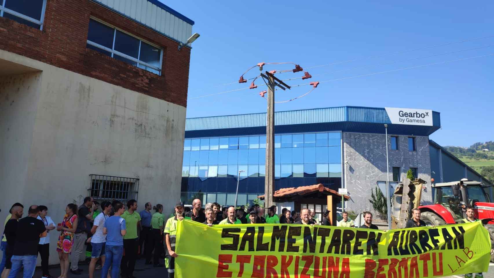 Trabajadores de Siemens Gamesa en Asteasu durante una movilizacin laboral / LAB