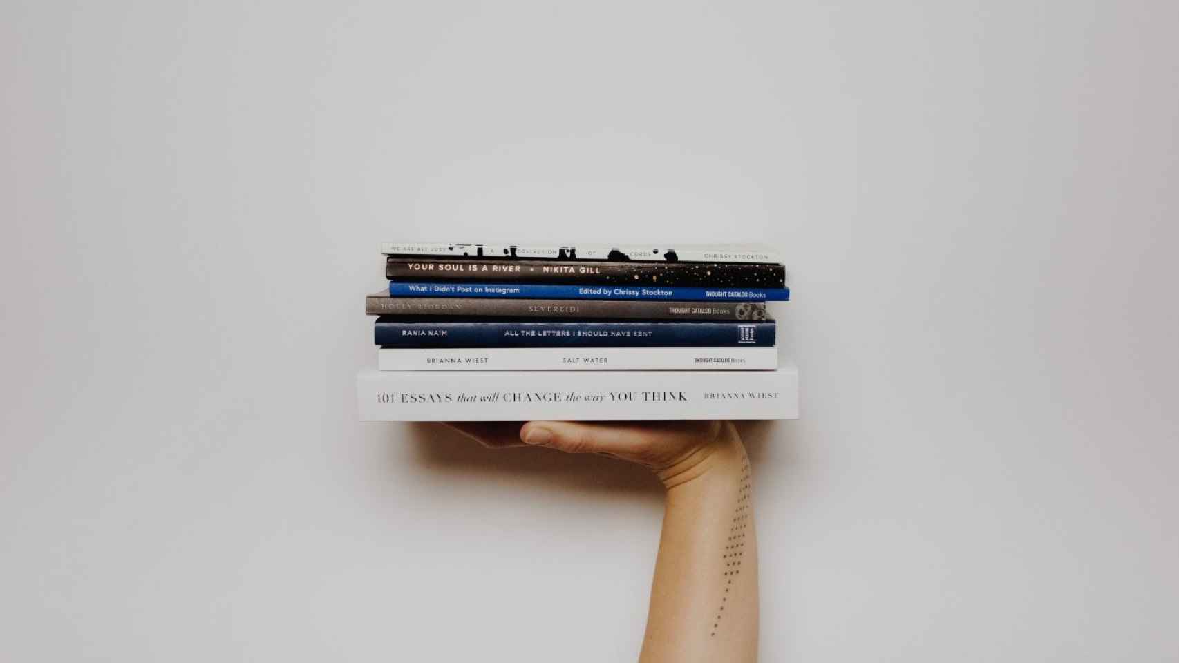 LOS LIBROS MS VENDIDOS EN 2020 / DE THOUGHT CATALOG EN UNSPLASH