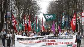 Las trabajadoras del comercio general, piel y calzado, y textil se han manifestado este domingo en Bilbao para reivindicar la negociacin del convenio provincial / EFE-Miguel Toa