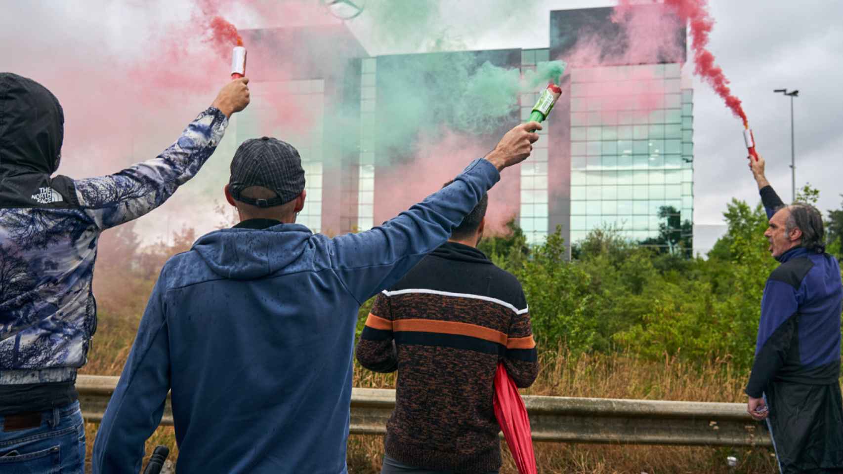 Jornada de huelga en Mercedes Vitoria. / Efe