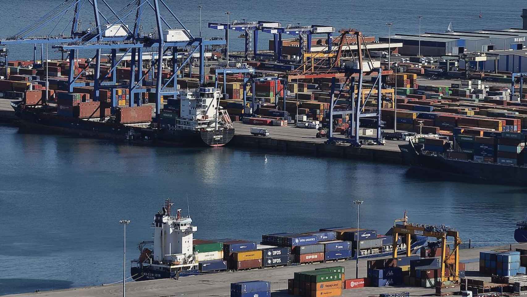 Contenedores en el Puerto de Bilbao. / Bilbaoport