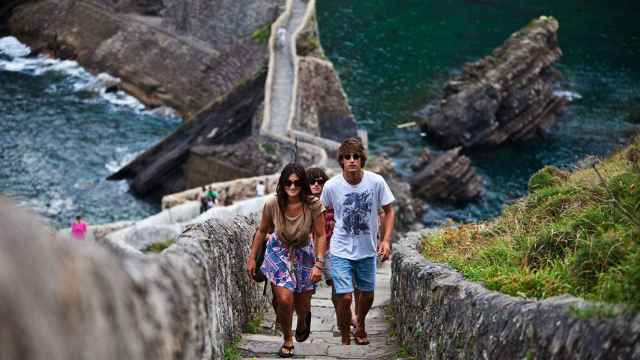 Turistas visitan San Juan de Gaztelugatxe. / Euskadi.eus