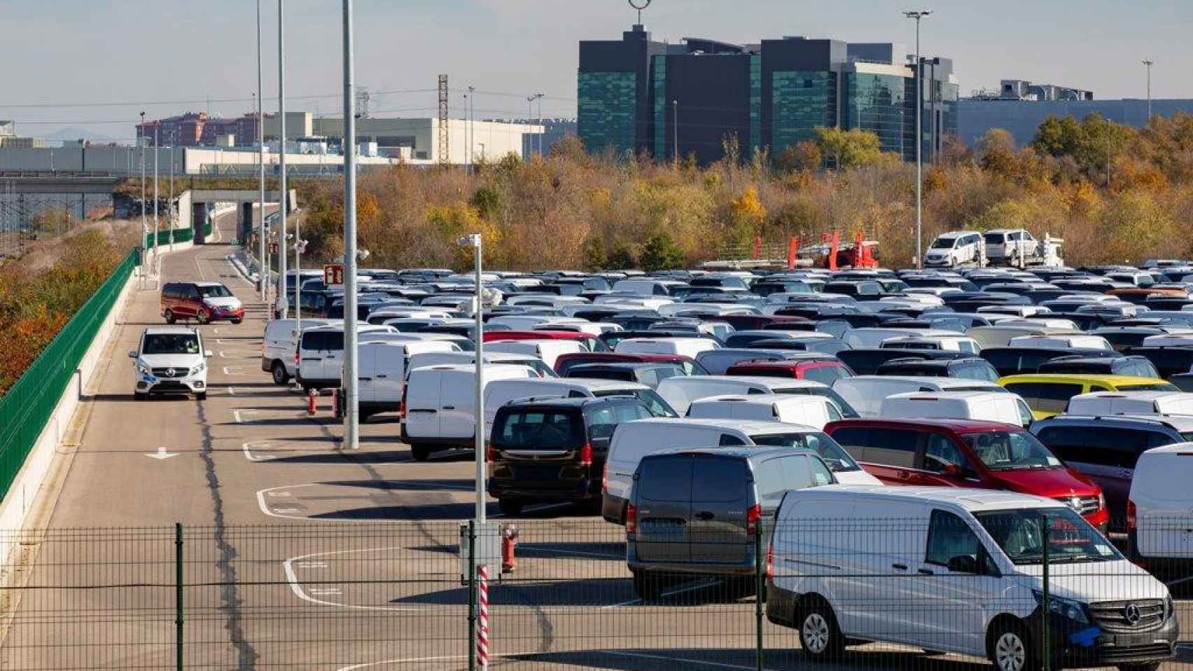 Exterior de la fbrica de Mercedes en Vitoria. / EFE