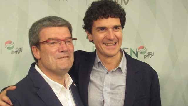 Juan María Aburto y Unai Rementeria celebrando su triunfo en las elecciones municipales y forales de 2019. / EP