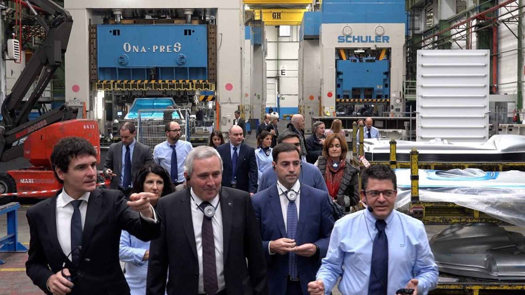 Visita a las instalaciones de Matrici en 2017 con Iñigo Ucín, presidente del Grupo Mondragón, Unai Rementeria e Imanol Pradales