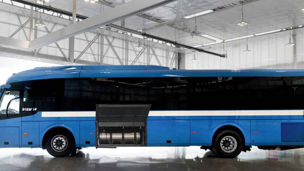 Primer autocar de larga distancia de gas natural licuado. / Irizar