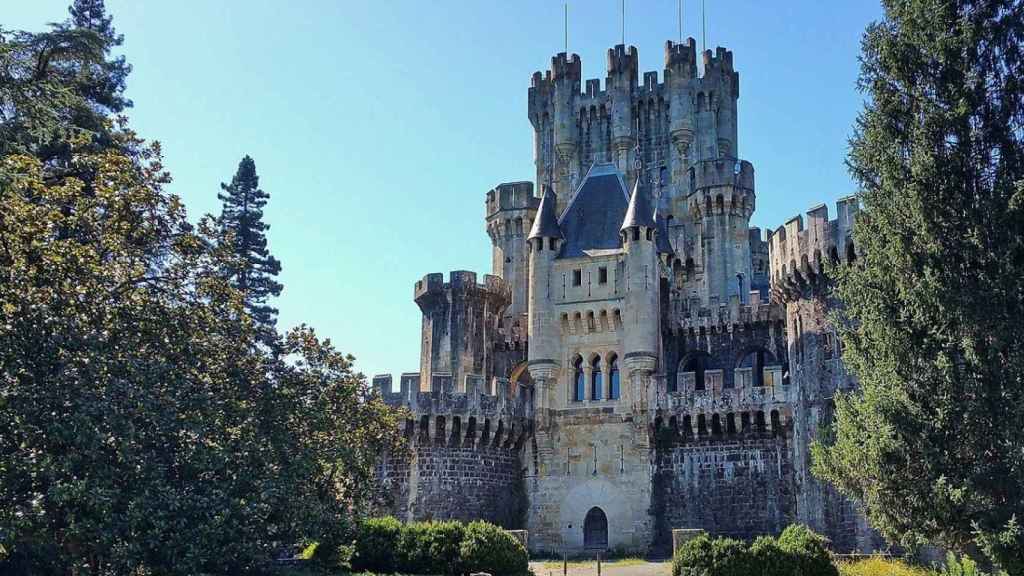 Visitar el Castillo de Butrn, uno de los planes al aire libre / txlopez EN PIXABAY