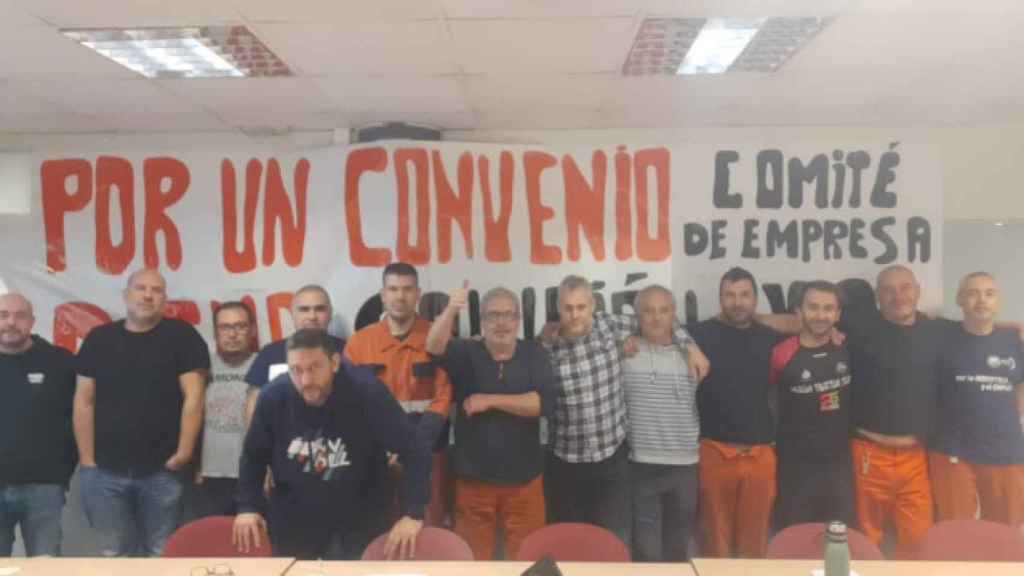 Miembros del comité de Nervacero durante un encierro por el convenio / CV