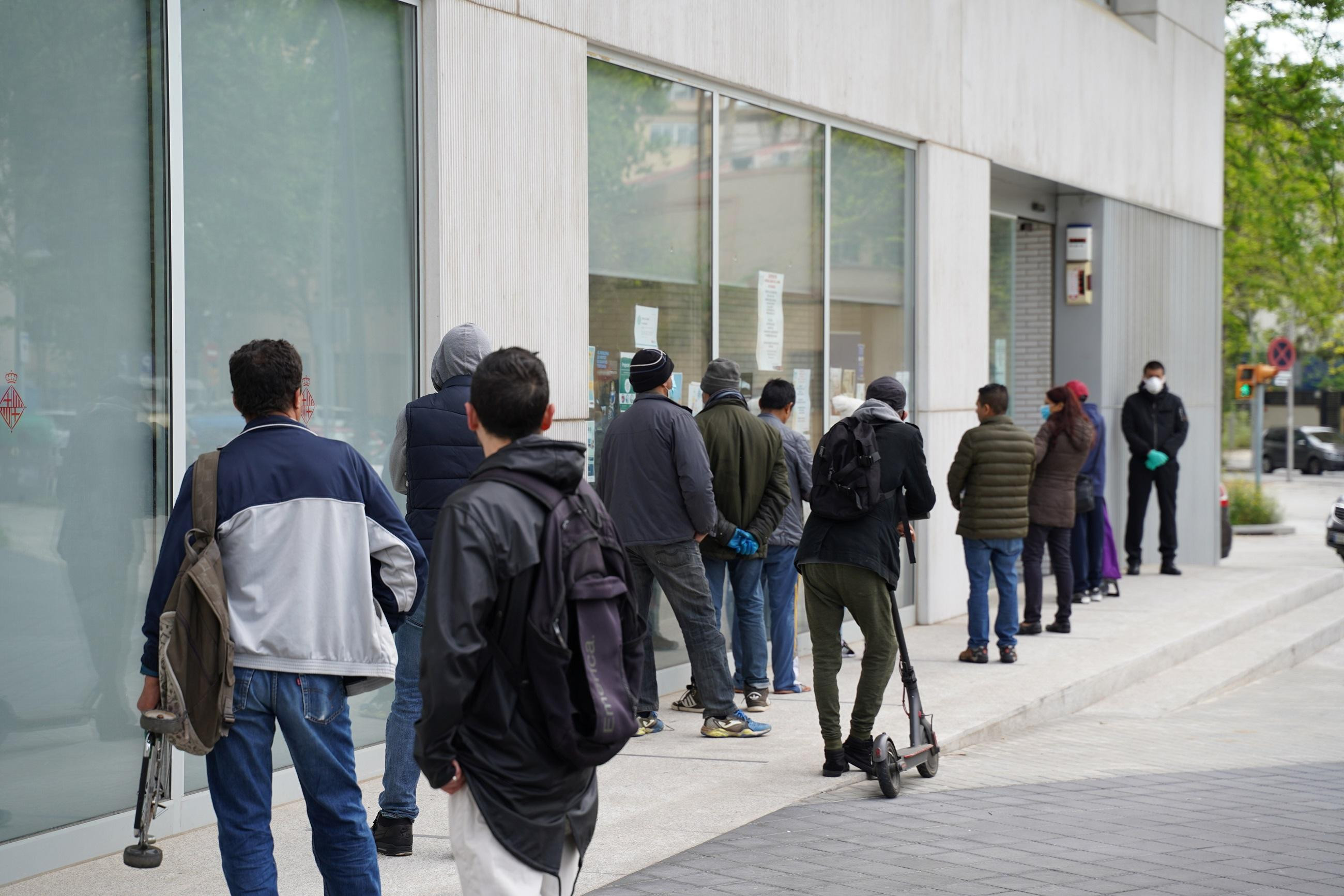 Colas para recibir alimentos. La pobreza, uno de los temas de la Convocatoria de Social Research / LA CAIXA