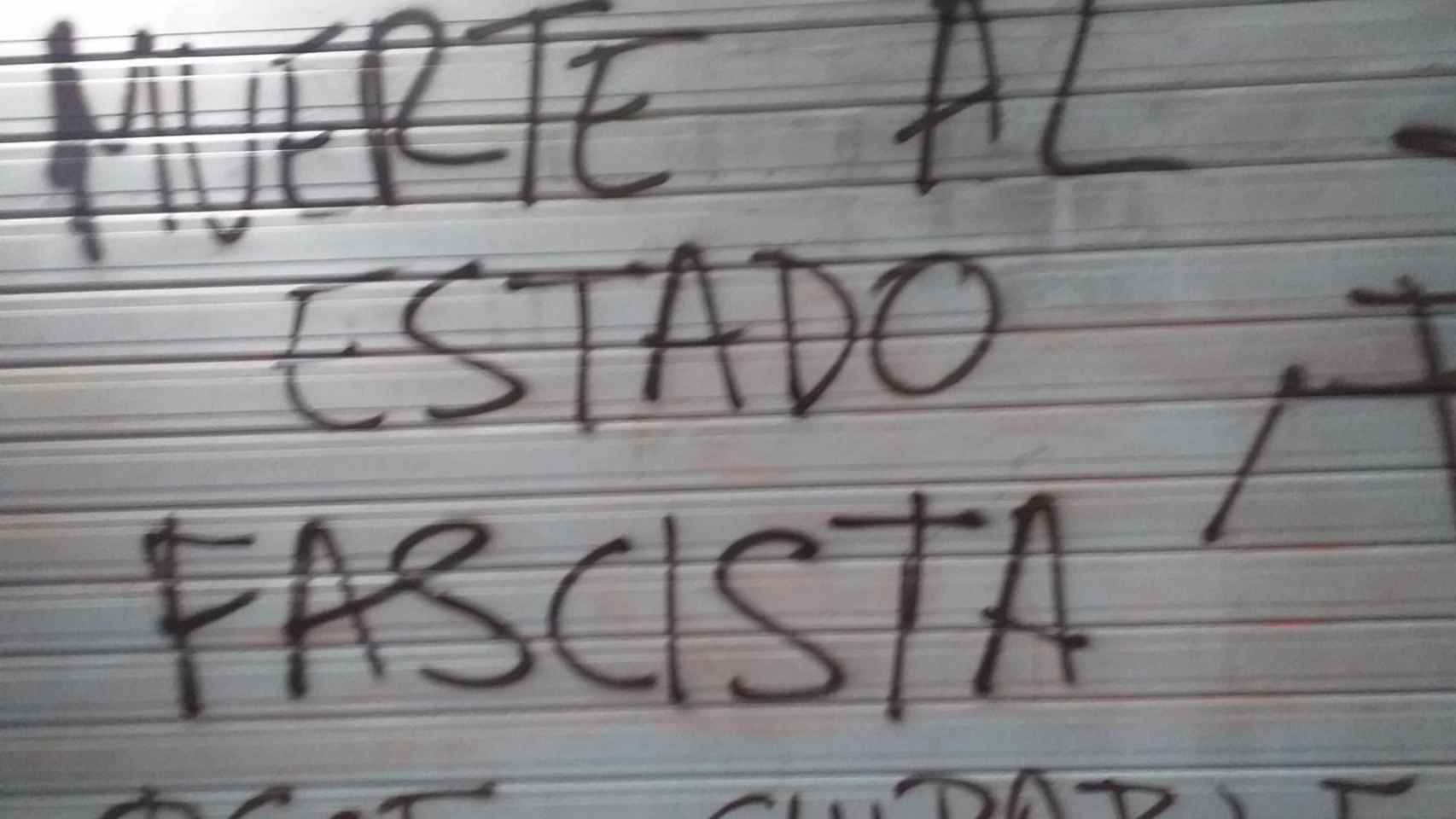 Pintada realizada en una de las sedes del Partido Socialista de Euskadi. PSE