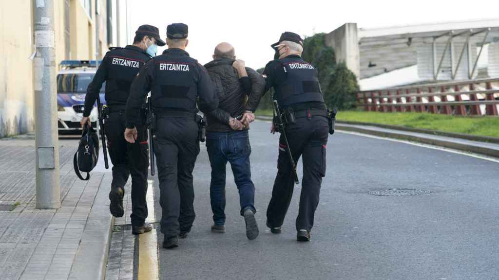 Imagen de un detenido por la Ertzaintza. /Archivo