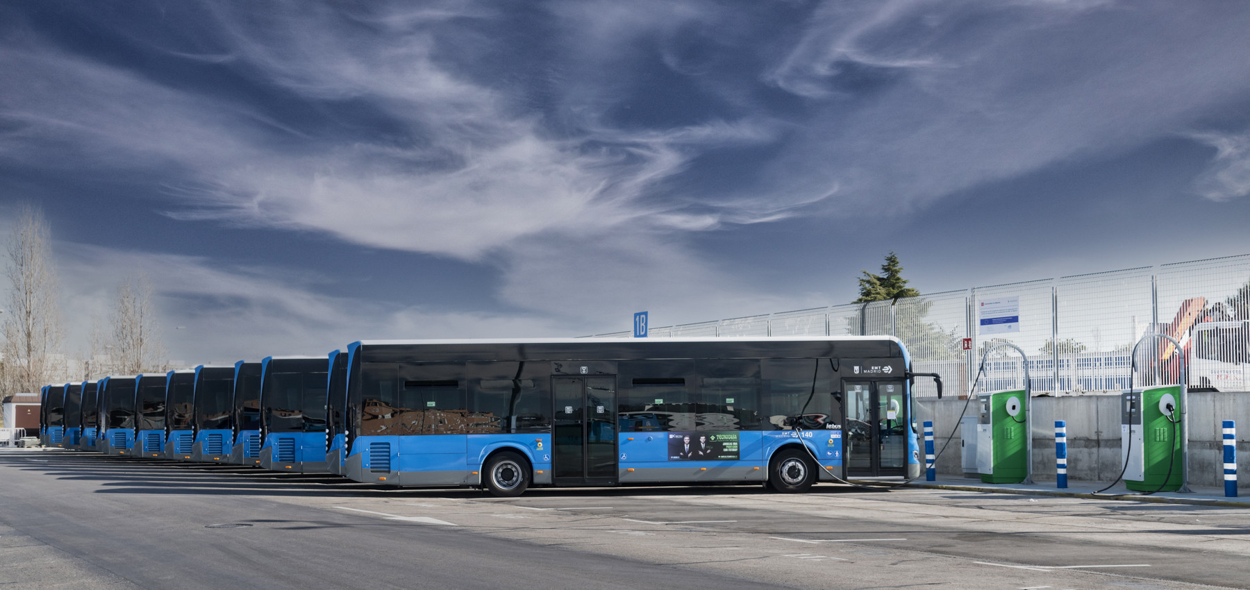 Autobuses eléctricos de Irizar suministrados al Ayuntamiento de Madrid durante la recarga de baterías / Irizar