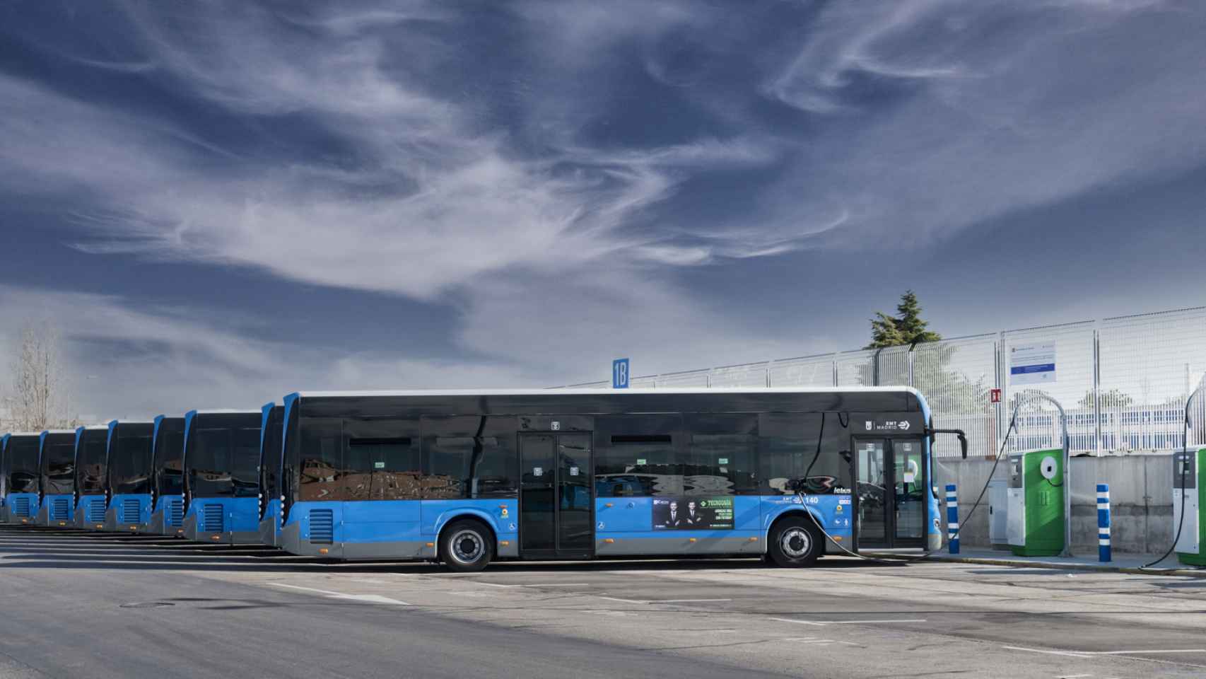 Autobuses elctricos de Irizar suministrados al Ayuntamiento de Madrid durante la recarga de bateras / Irizar