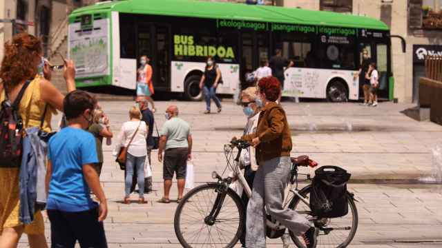 Usuarios con bicicleta en Vitoria-Gasteiz. / EP