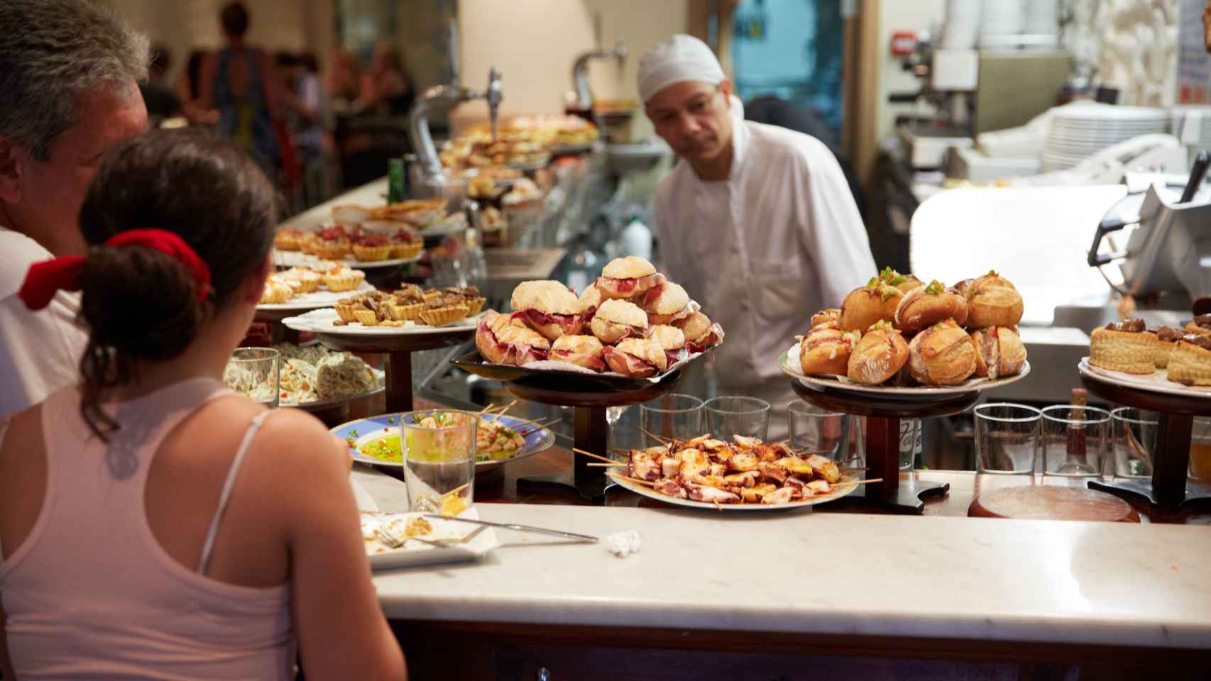 Barra de pintxos en San Sebastin / Ayuntamiento de San Sebastin